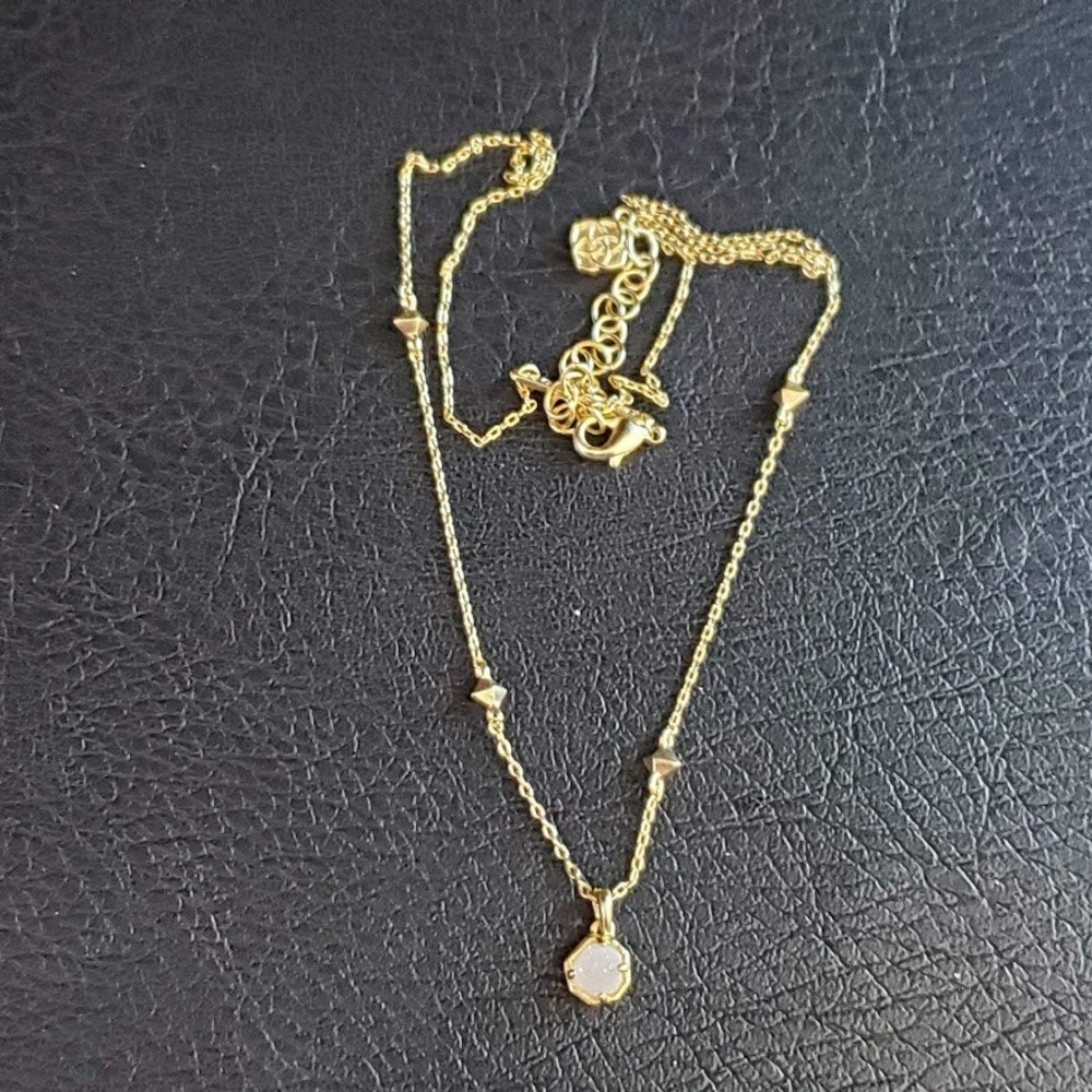 Kendra Scott Nola Gold Short Pendant Necklace in White Drusy Iridescent Sparkle - Picture 8 of 8